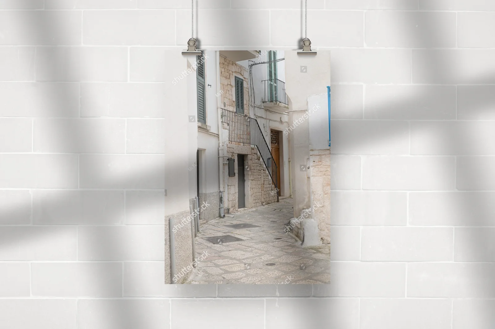 Architektura Conversano w kojących odcieniach szarości
