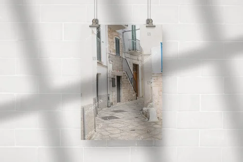 Architektura Conversano w kojących odcieniach szarości