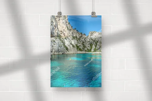 Kolorowe kajaki w bajkowych Calanques