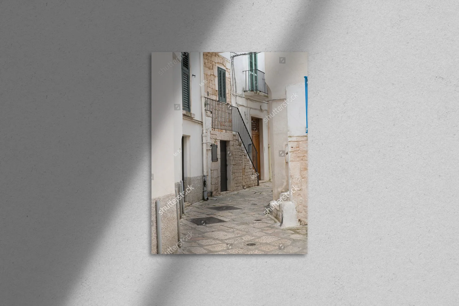 Architektura Conversano w kojących odcieniach szarości