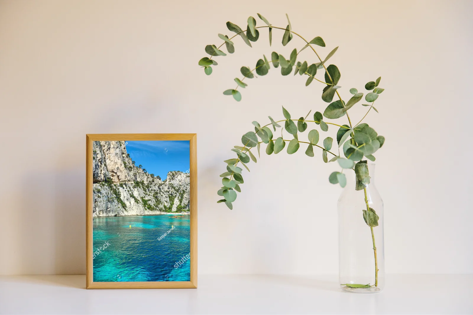 Kolorowe kajaki w bajkowych Calanques