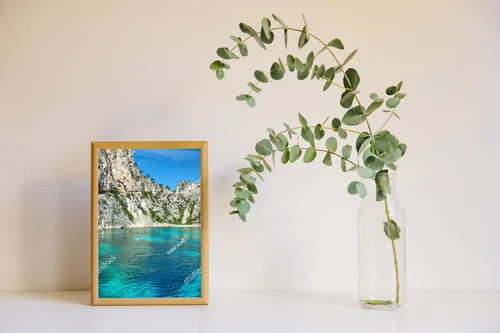 Kolorowe kajaki w bajkowych Calanques