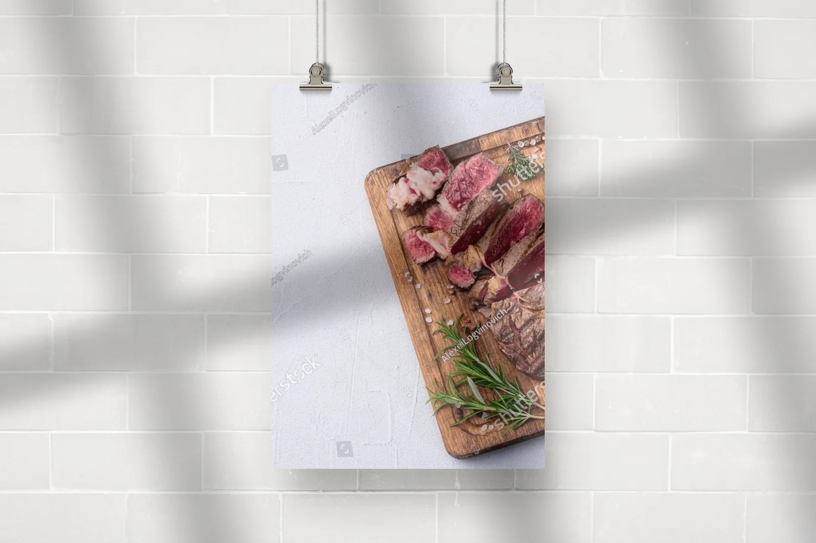Zachwycający stek ribeye na rustykalnym tle