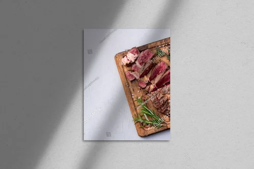 Zachwycający stek ribeye na rustykalnym tle
