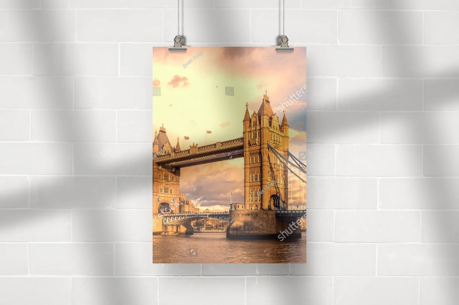 Zjawiskowy Tower Bridge w letnich odcieniach