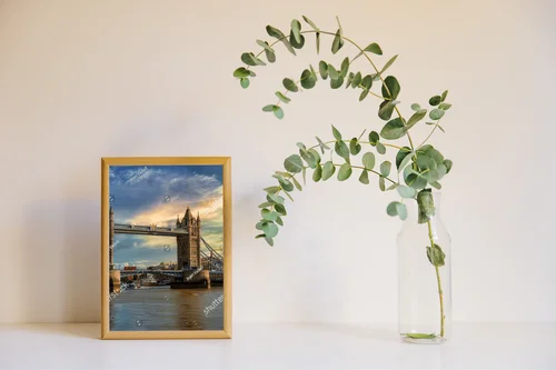 Zachwycający Tower Bridge w tajemniczej atmosferze Londynu