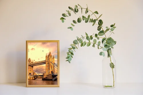 Zjawiskowy Tower Bridge w letnich odcieniach