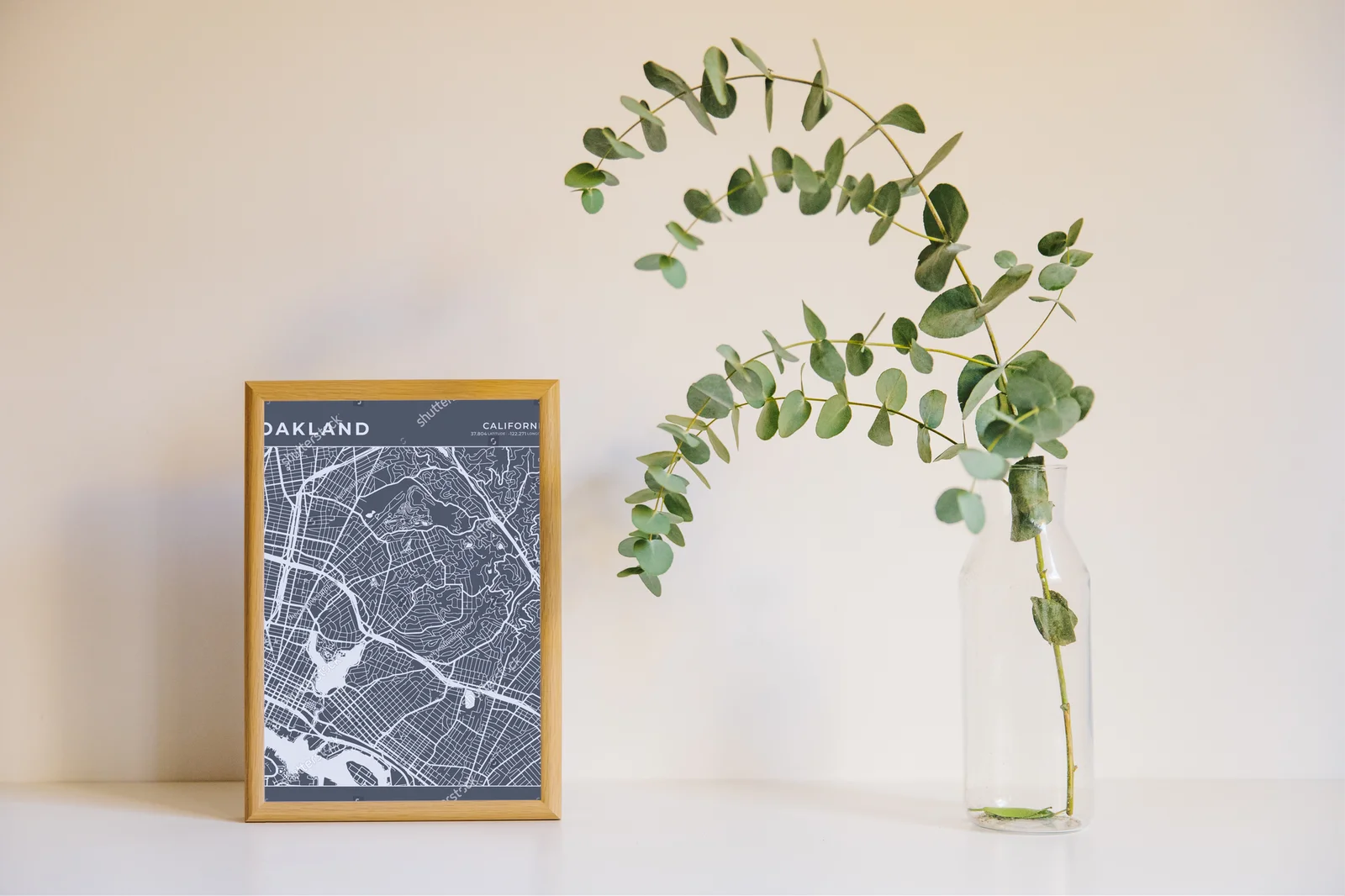 Minimalistyczna mapa Oakland w odcieniach szarości