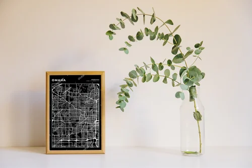 Elegancka mapa Omaha w monochromatycznej gamie
