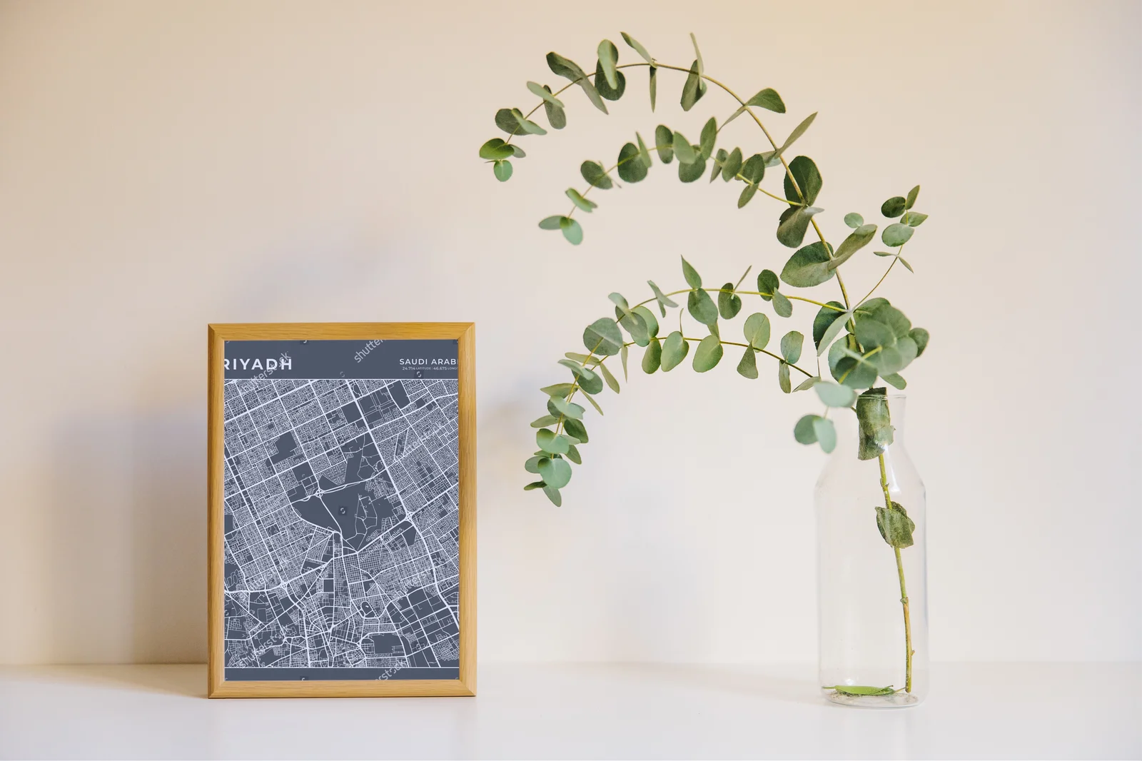 Elegancka mapa Rijadu w odcieniach szarości