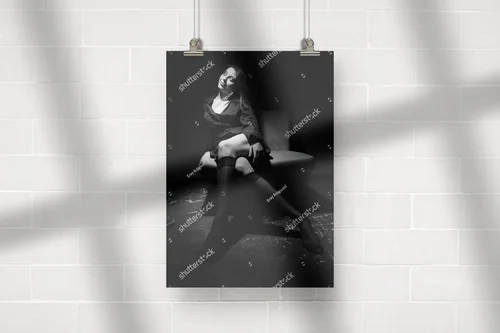 Zmysłowy portret kobiety w monochromatycznej tonacji