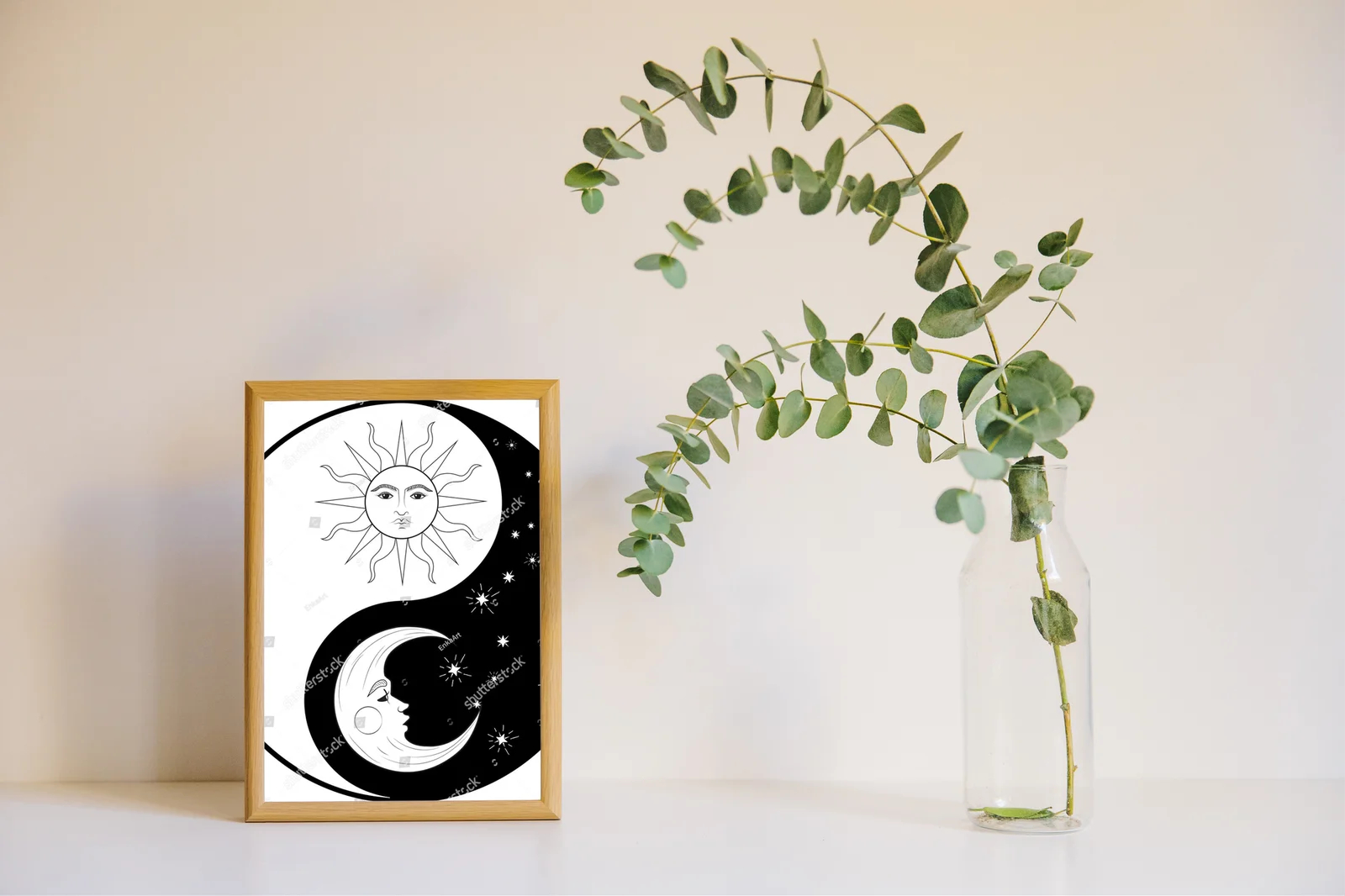 Retro motyw yin-yang w świetle słońca i księżyca