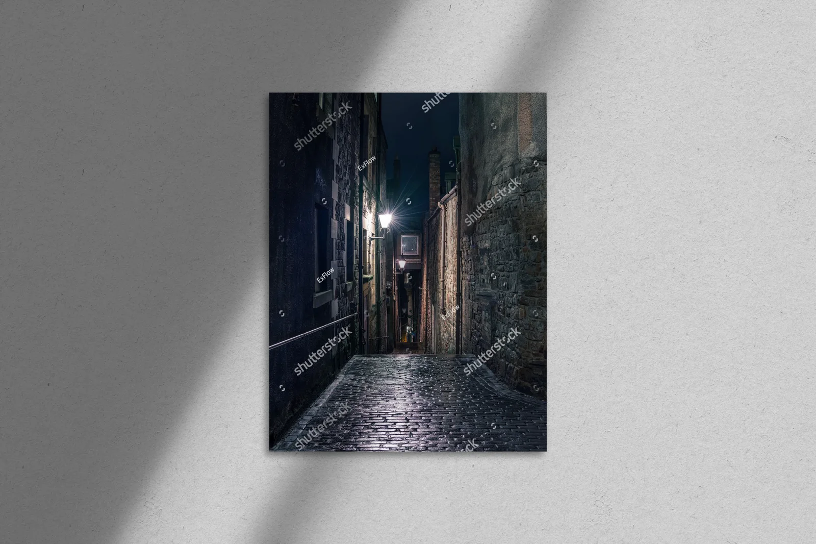 Misterna uliczka Edynburga w nocnych odcieniach