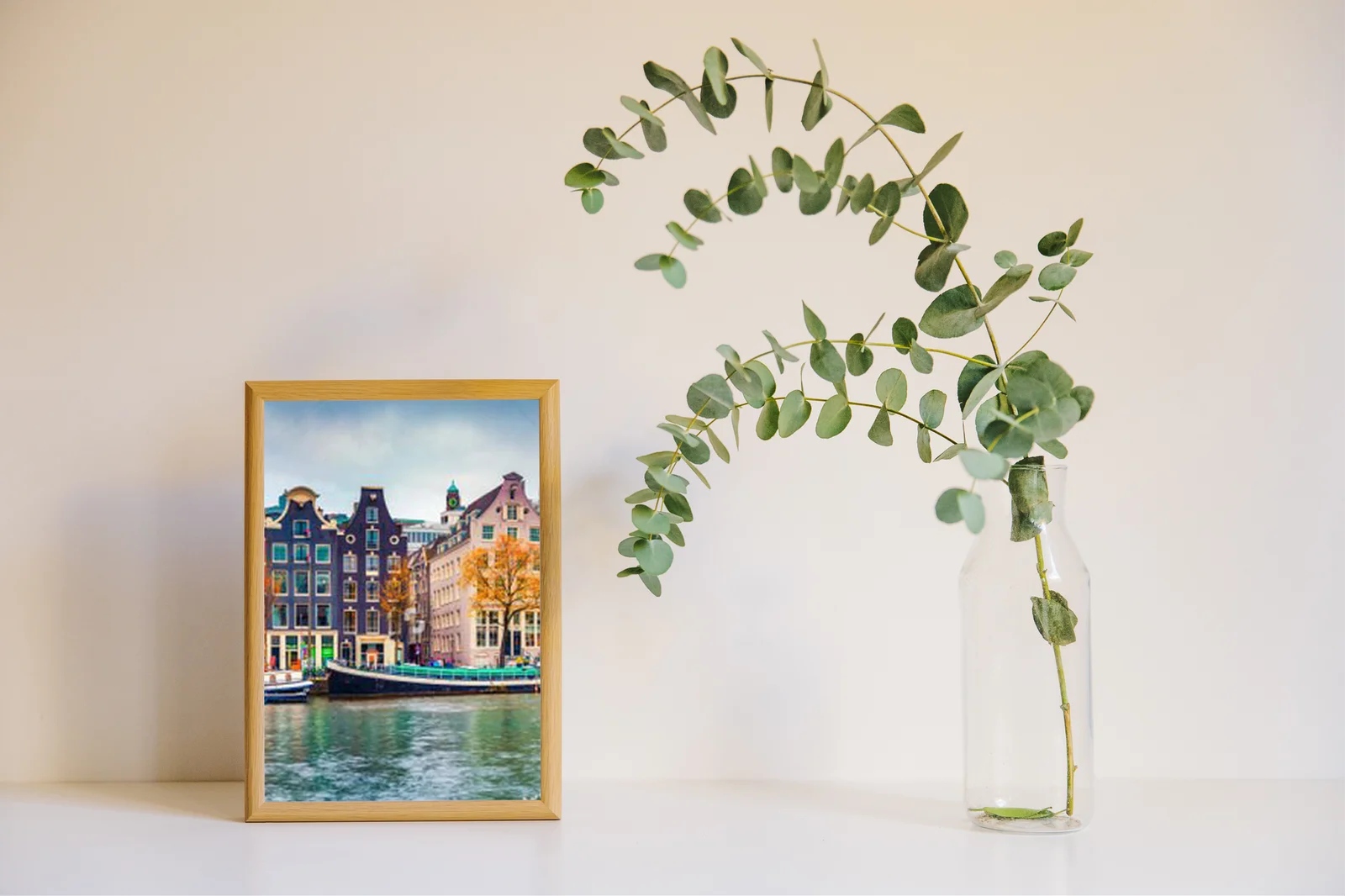 Malownicze widoki Amsterdamu w jesiennych kolorach