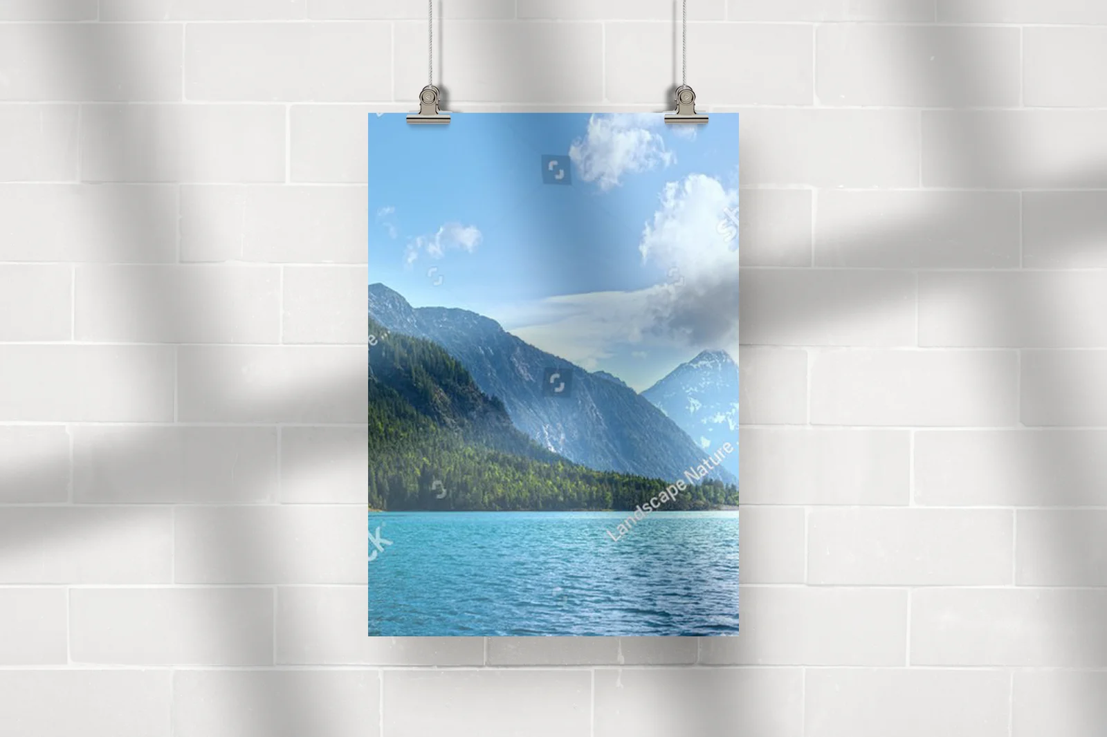 Panorama letniego Plansee z alpejskim majestatem