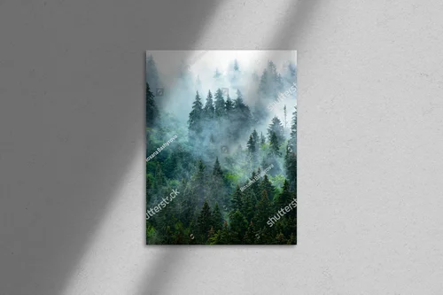 Misty Mountainscape: Zimowy krajobraz marzeń