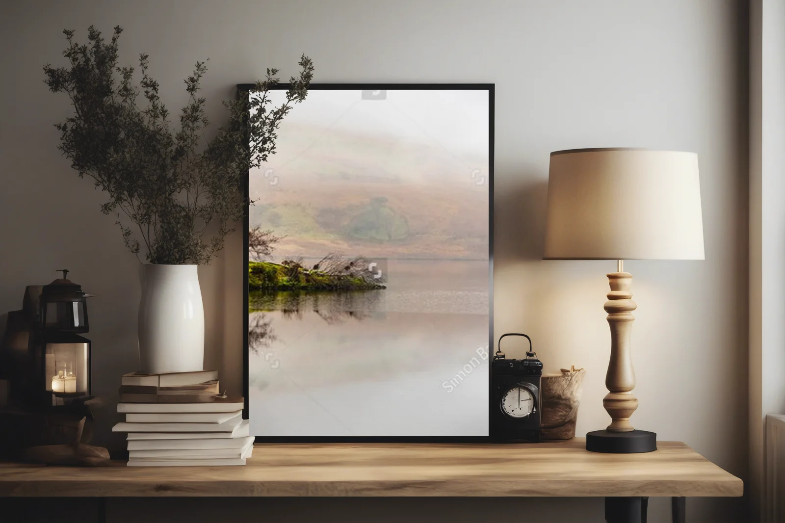 Wyspa na Crummock Water w mistycznej aurze