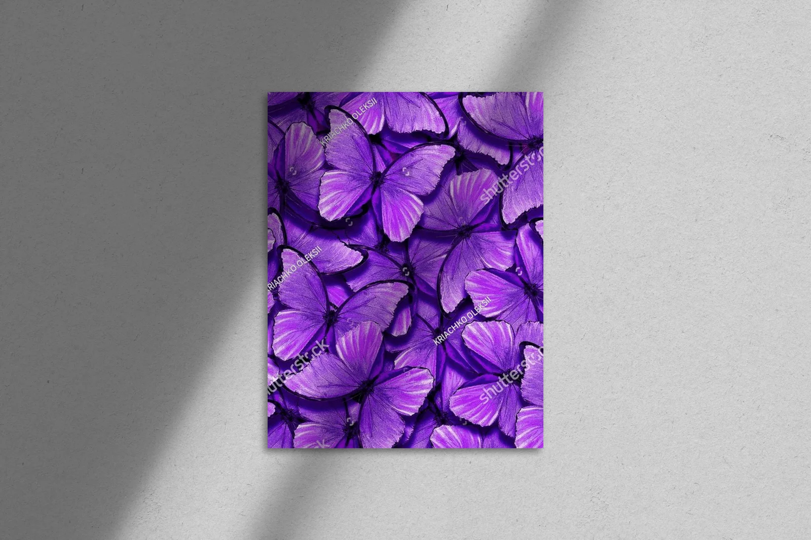 Ożywiająca kompozycja motyli w purpurowych odcieniach
