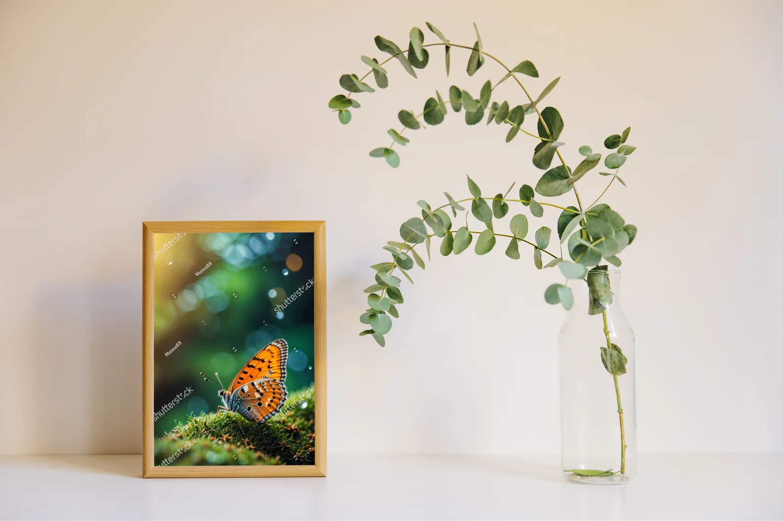 Elegancki motyl w iskrzących odcieniach