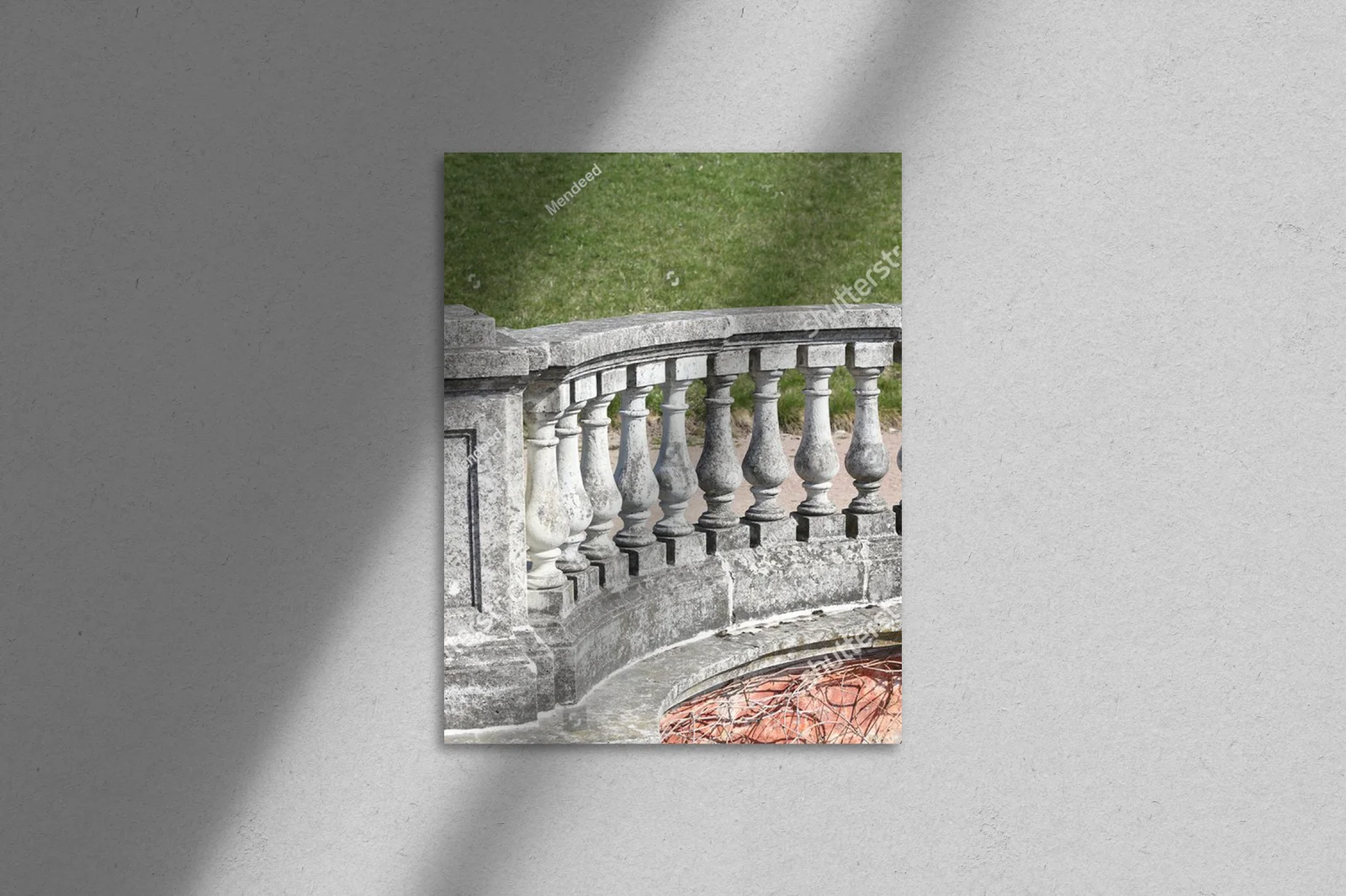 Antyczne kamienne balustrady w nostalgicznych barwach