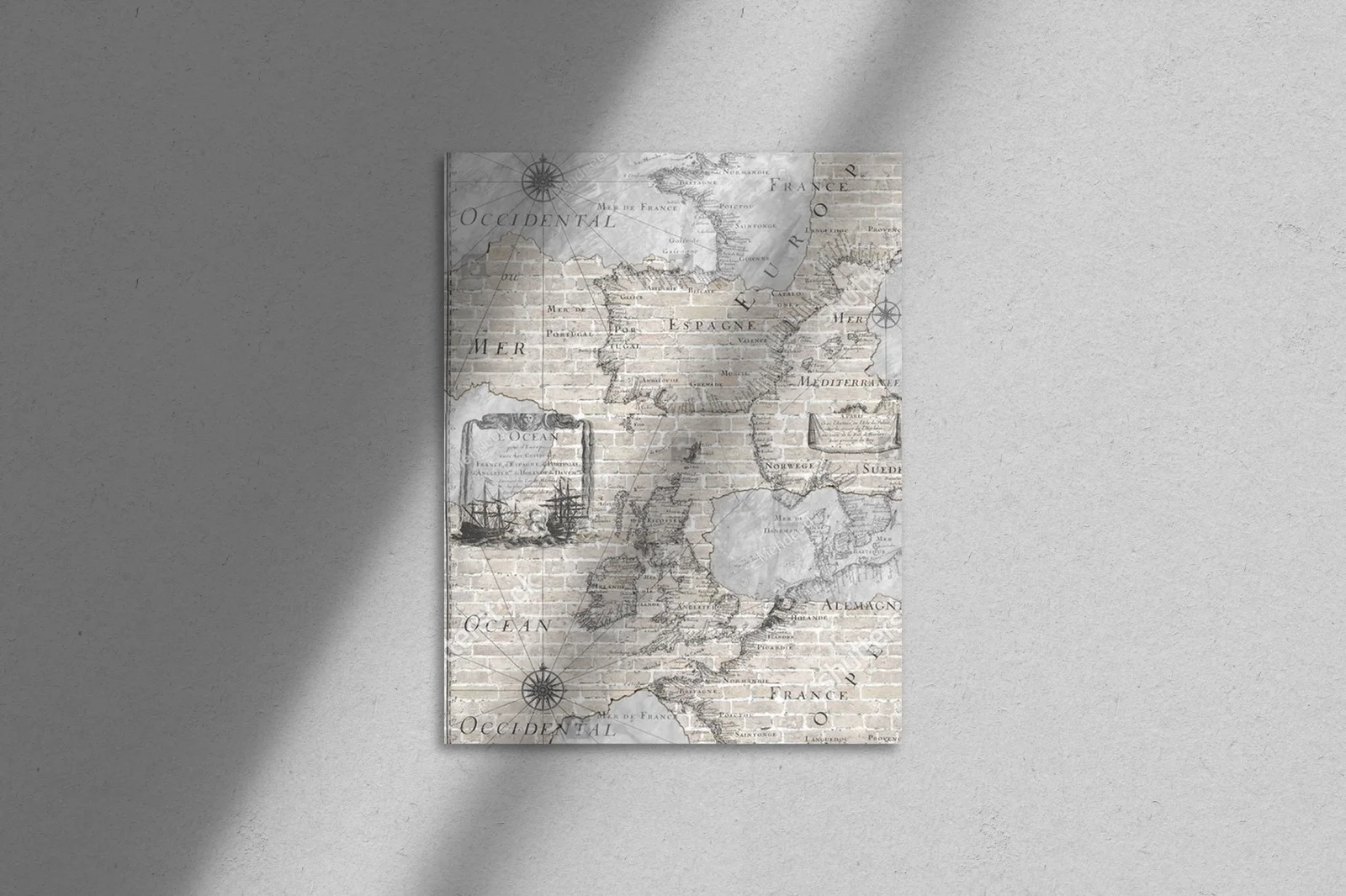 Wielowymiarowa mapa mórz na surowej ceglanej ścianie