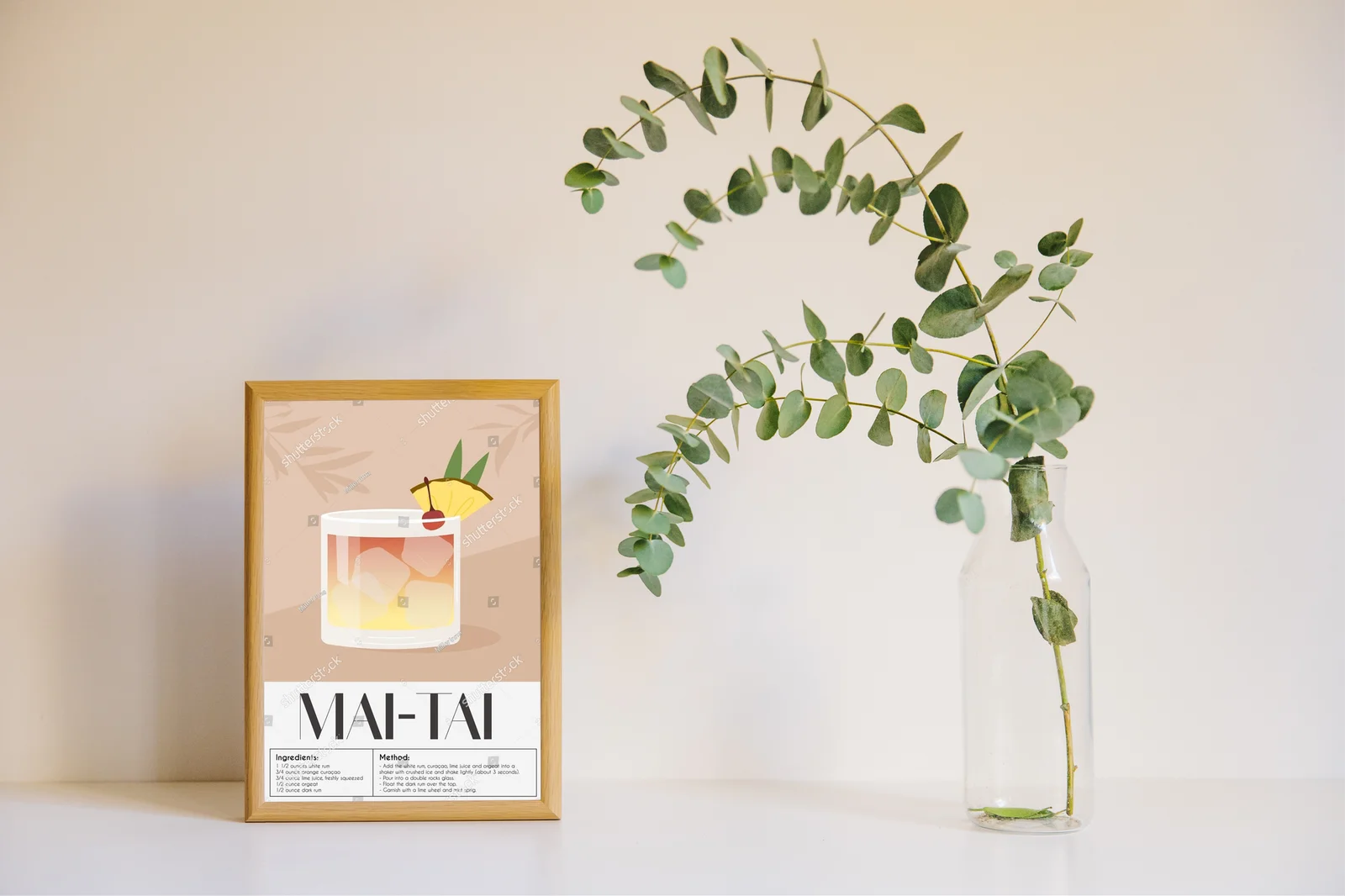 Letni koktajl Mai Tai w minimalistycznym stylu