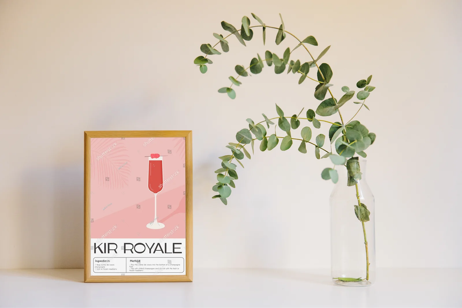 Letni koktajl Kir Royale w pastelowych tonach
