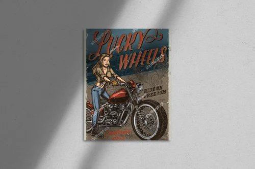W vintage stylu: kolorowy motocykl z piękną bikerką