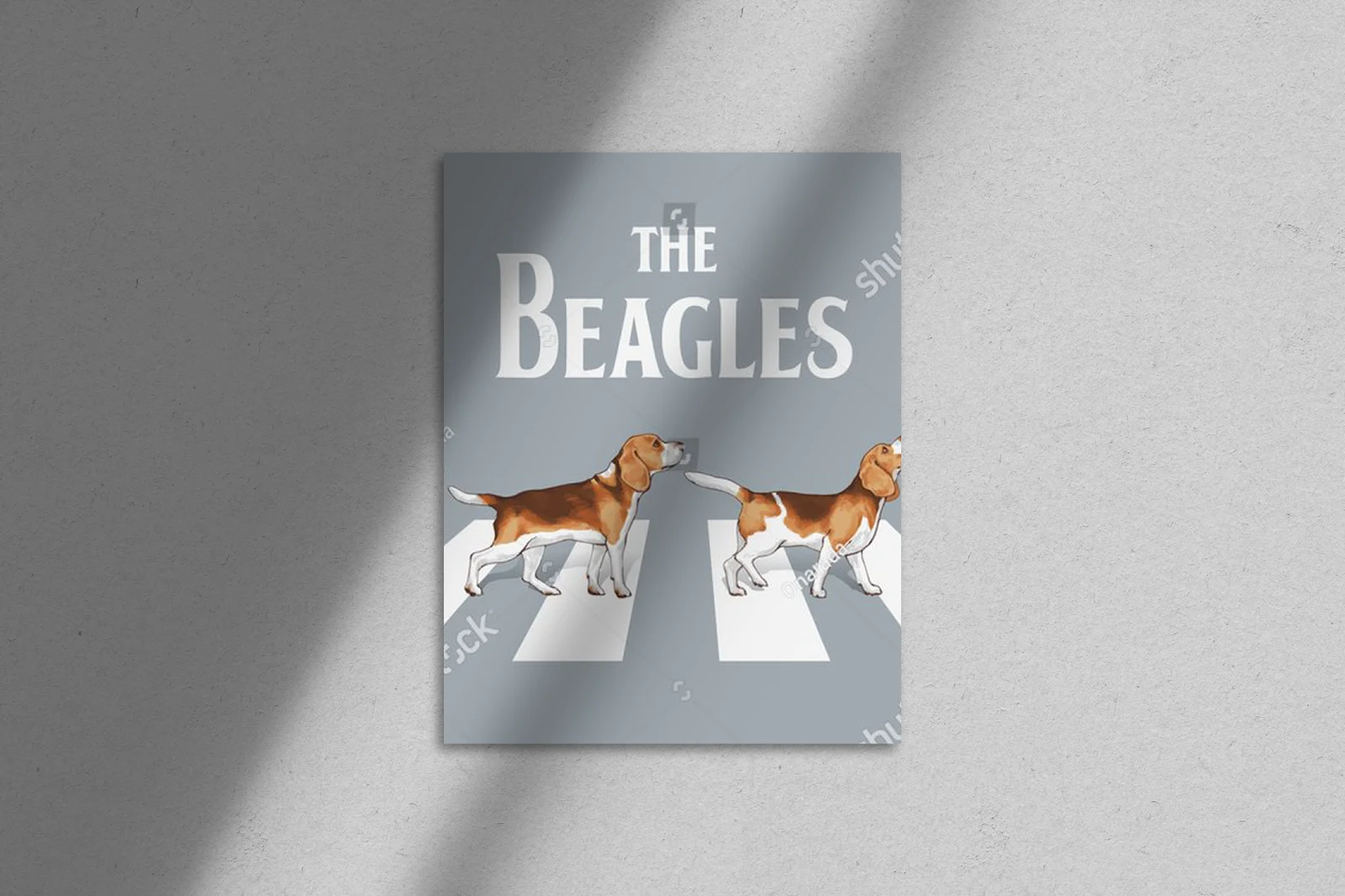 Wesołe beagle w retro stylu na ulicy