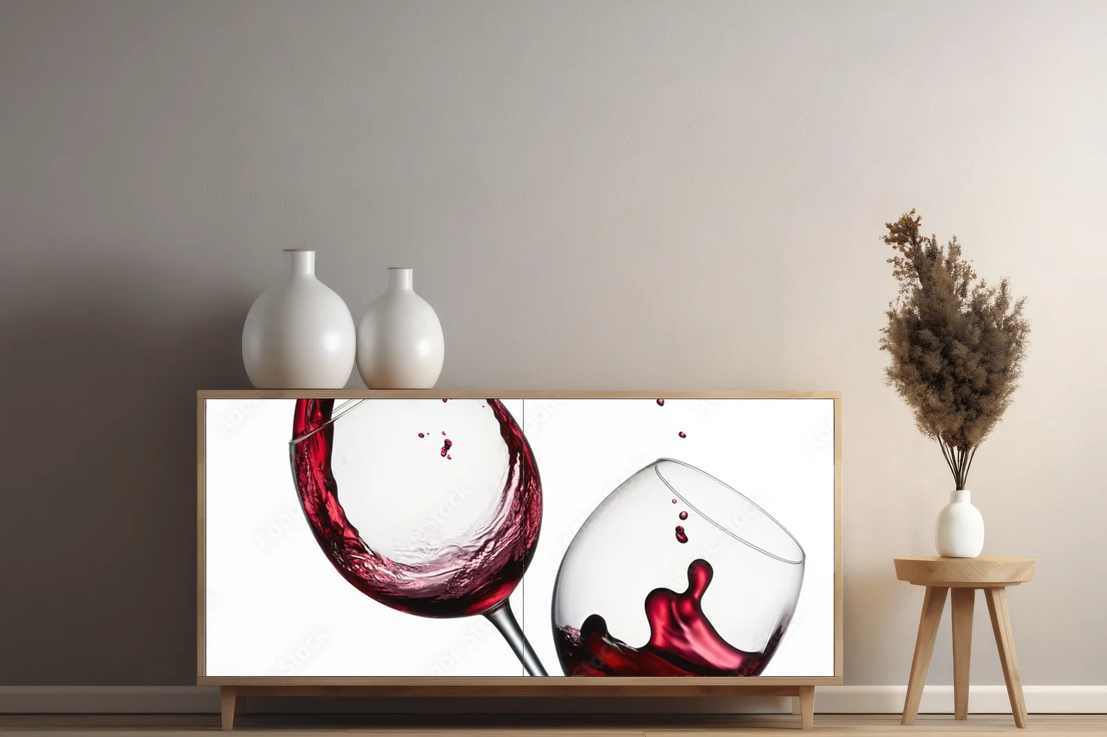 Elegancja czerwonego wina w minimalistycznym stylu