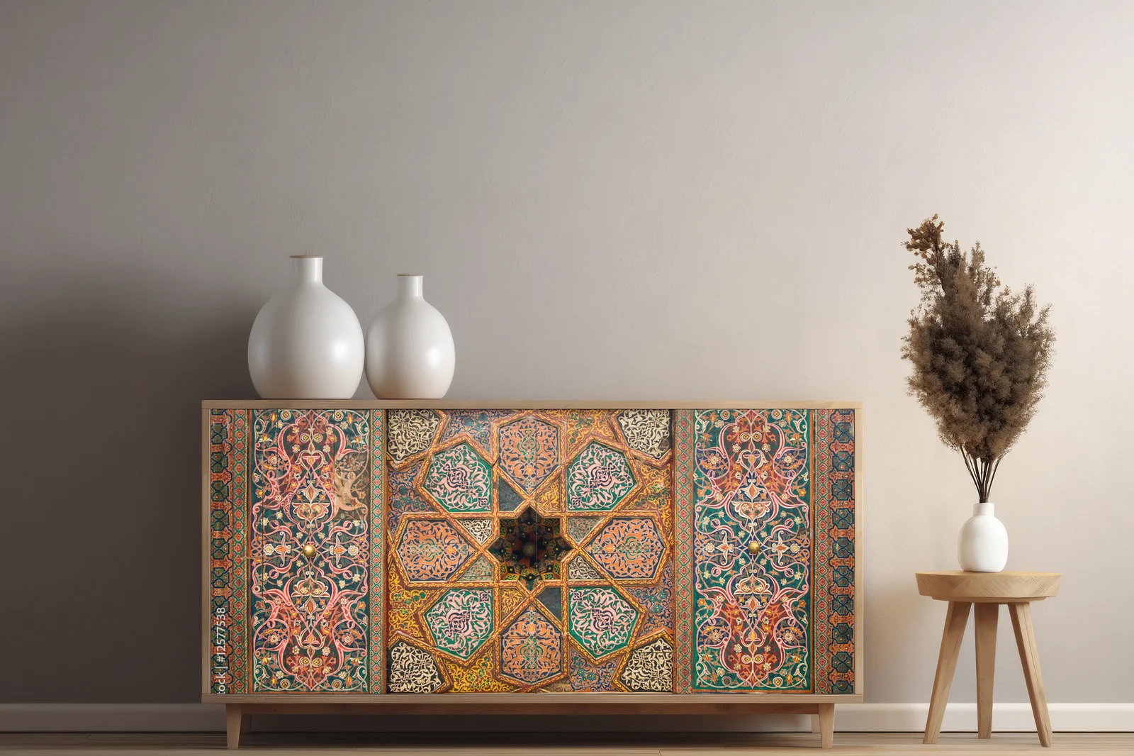 Orientalne ornamenty w głębokich odcieniach drewna