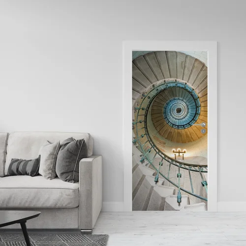 Elegancka spiralna klatka schodowa latarni morskiej
