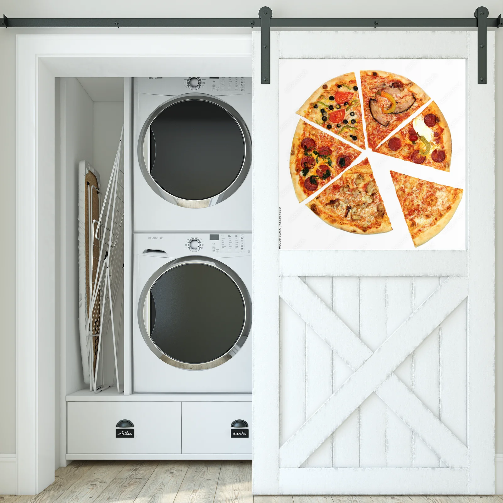Apetytne kawałki pizzy na białym tle