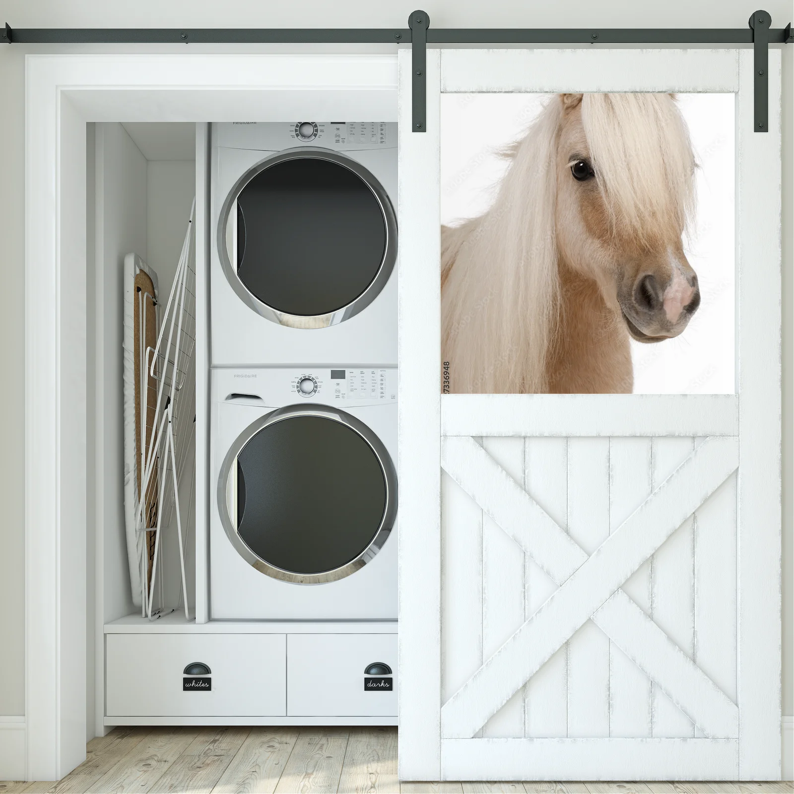 Elegancki portret palomino szetlandzkiego kucyka