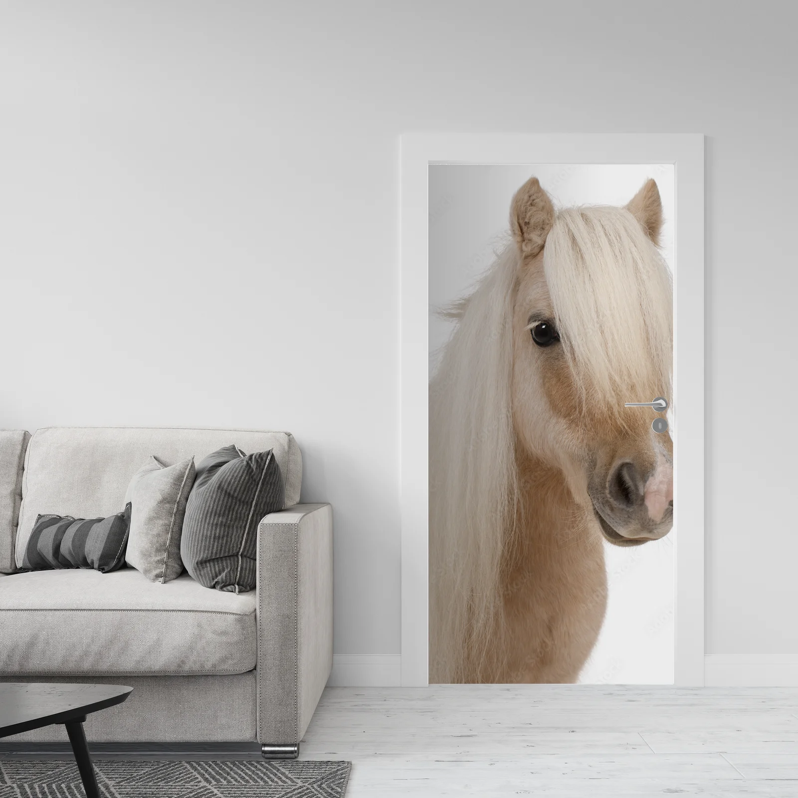 Elegancki portret palomino szetlandzkiego kucyka