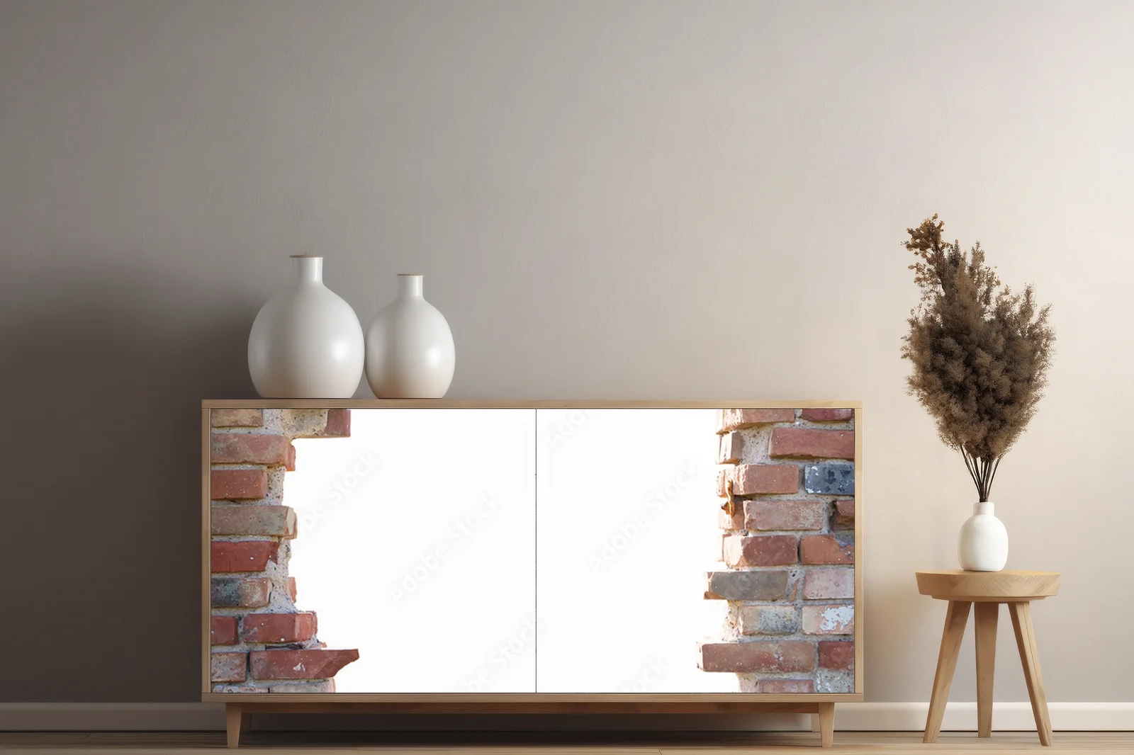 Otwór w ścianie z cegieł w minimalistycznej stylistyce