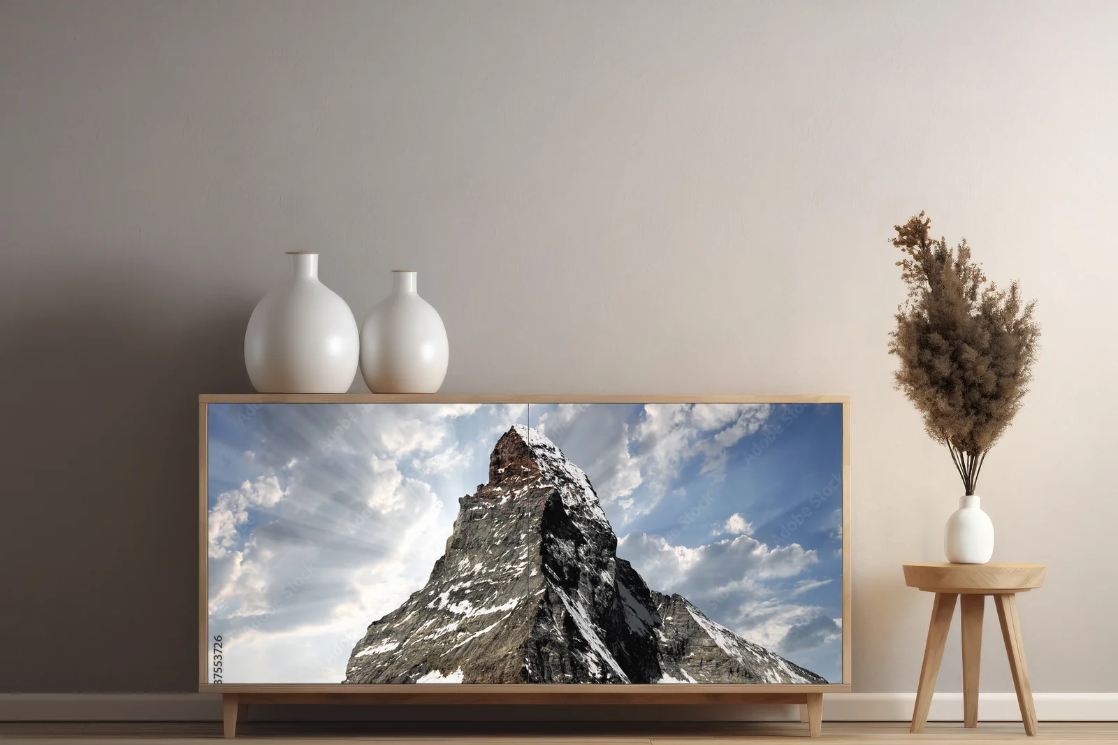 Zjawiskowy szczyt Matterhorn w malowniczej scenerii