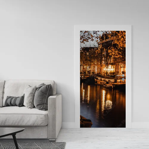 Nocny Amsterdam w tajemniczych odcieniach