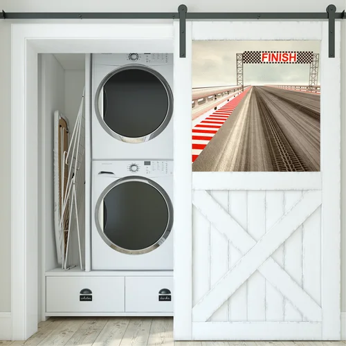 Dynamiczny drift w białych odcieniach na torze