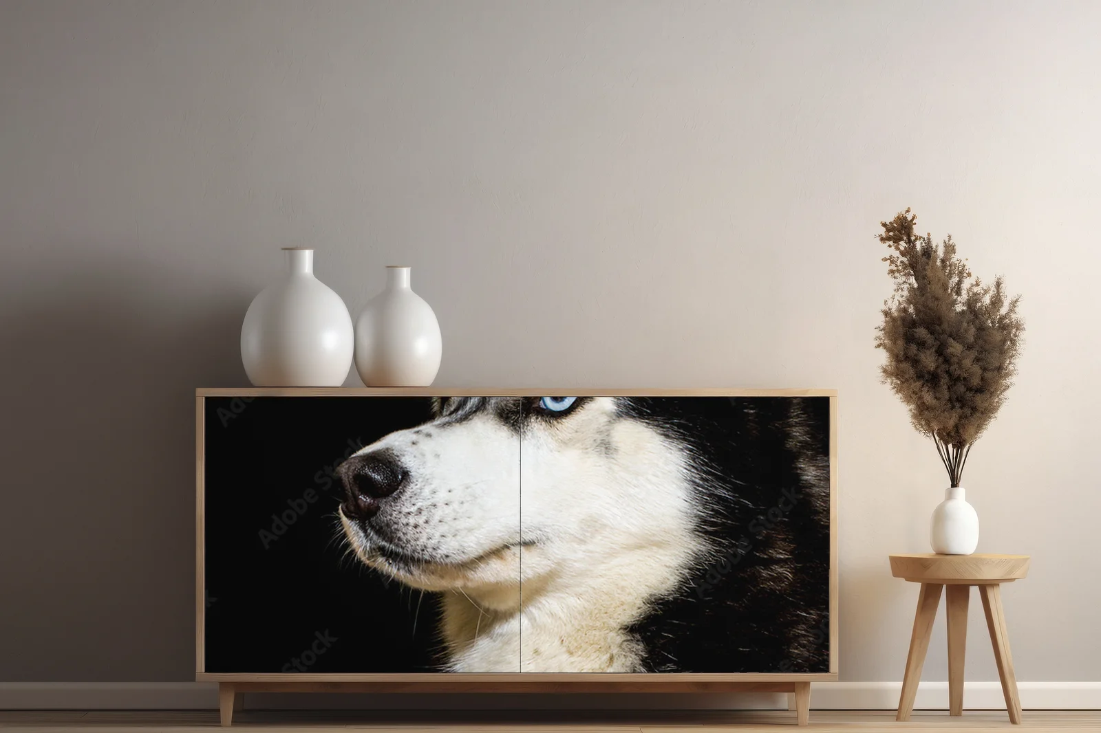 Siberian Husky w zjawiskowej scenerii nocnej