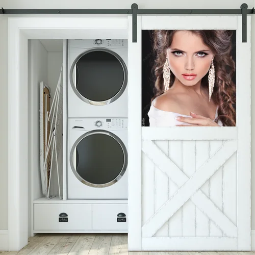 Elegancka modelka w delikatnych odcieniach piękna