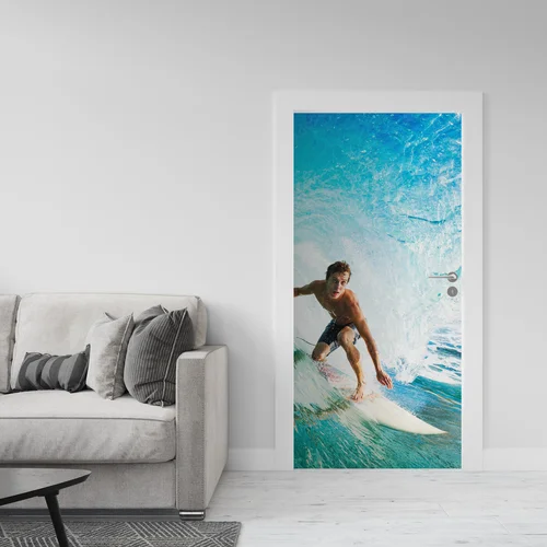 Surferska przygoda w błękicie oceanu