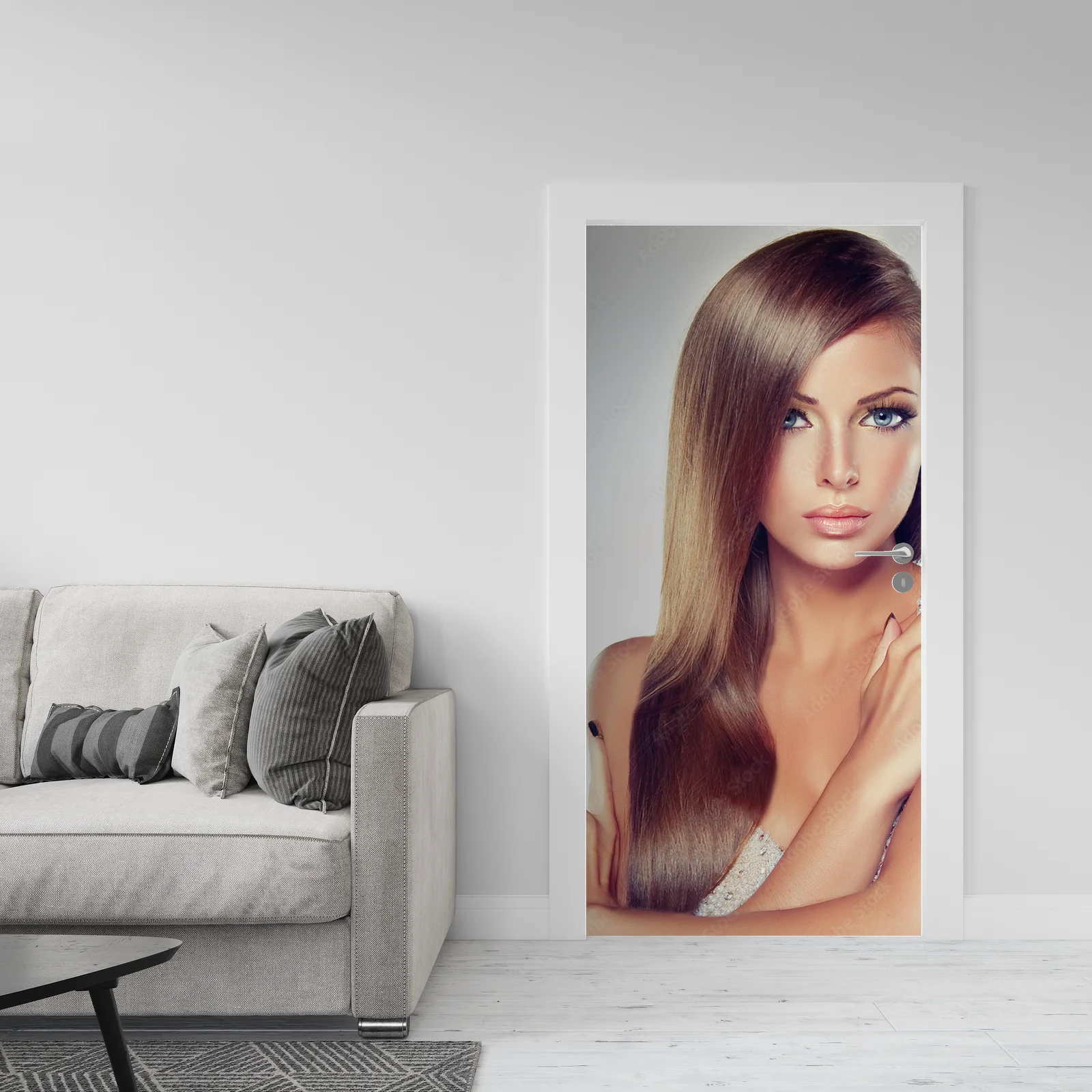 Zachwycający portret modnej dziewczyny w jasnych tonach