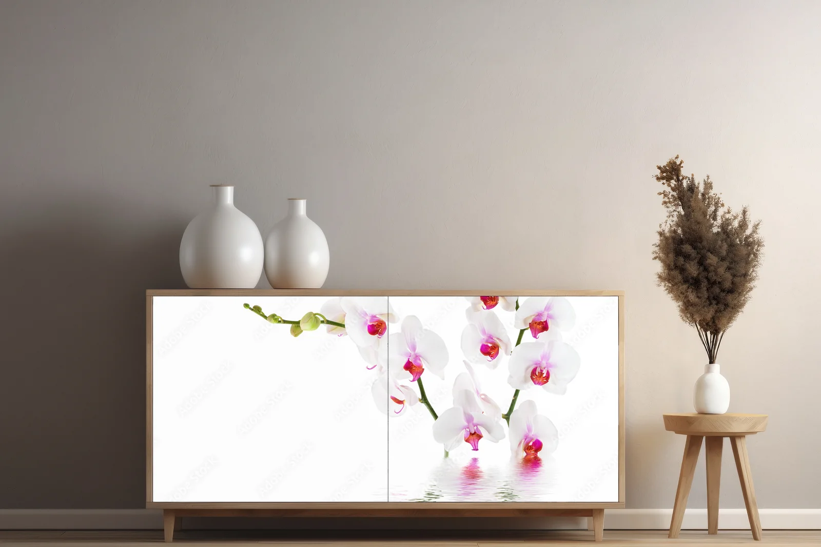 Eleganckie białe orchidee na wodzie