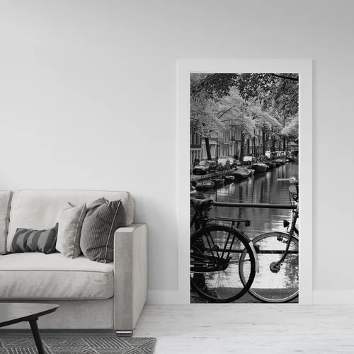 Romantyczne pejzaże Amsterdamu w nasyconej czerni