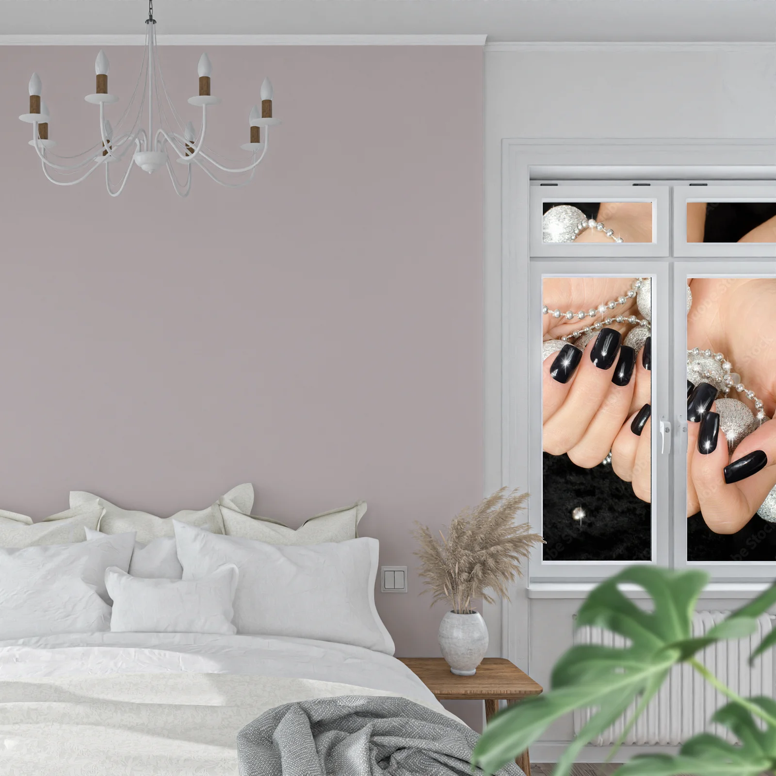 Czerń elegancji: ręka z lśniącym manicure
