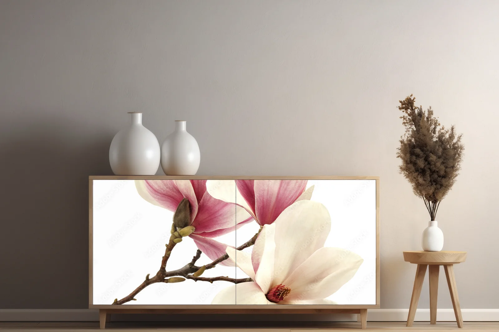 Delikatne kwiaty magnolii w białej harmonii