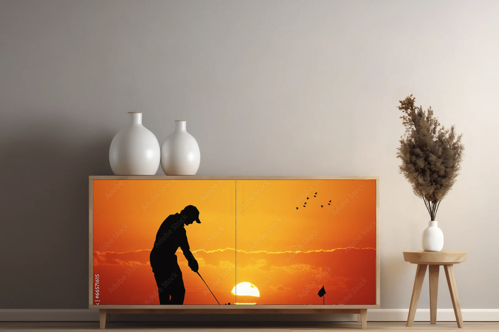 Złote refleksy w słonecznym krajobrazie golfowym