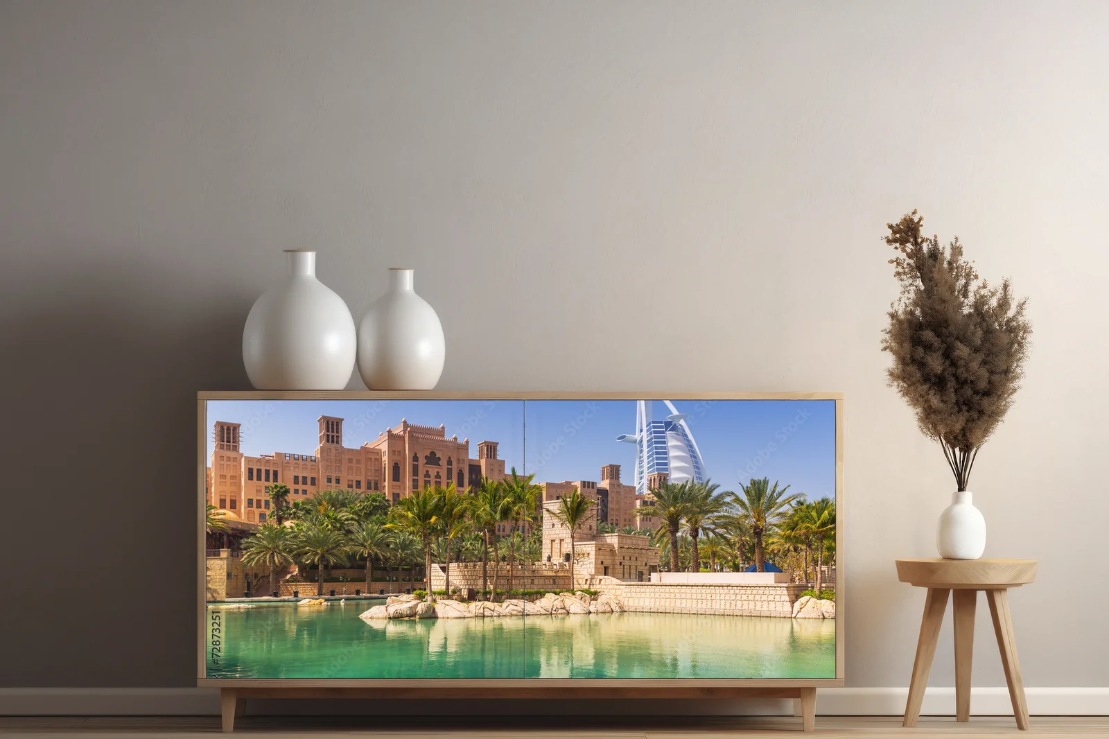 Uroknowana architektura tropikalnego kurortu w Dubaju