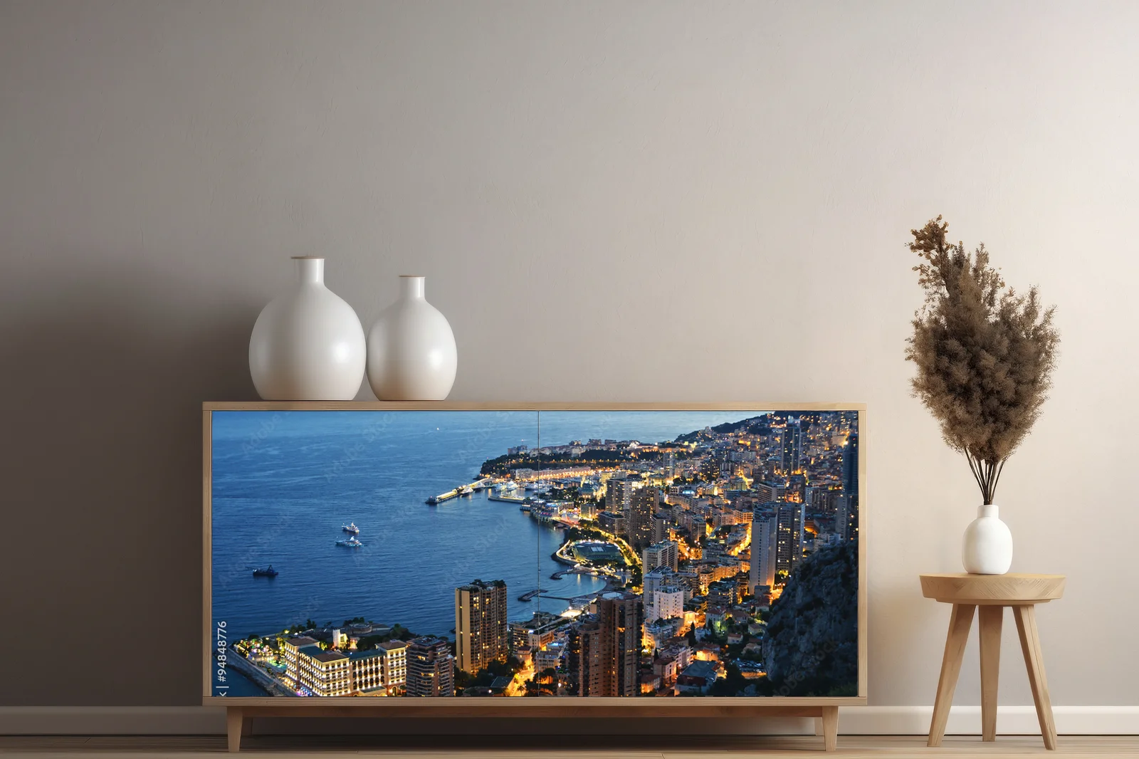 Nocna rozświetlona panorama Monako